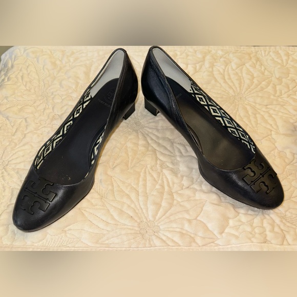 TORY BURCH
Raleigh embellished leather pumps 6.5M Excellent Condition - Picture 6 of 8